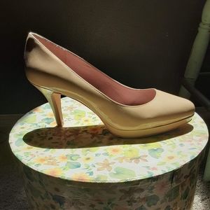 Nude Vince Camuto heels